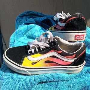 Vans flame old school size 4